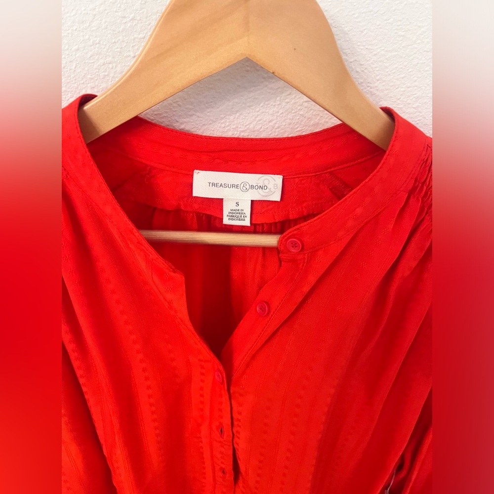Treasure and bond red top - Picture 4 of 4